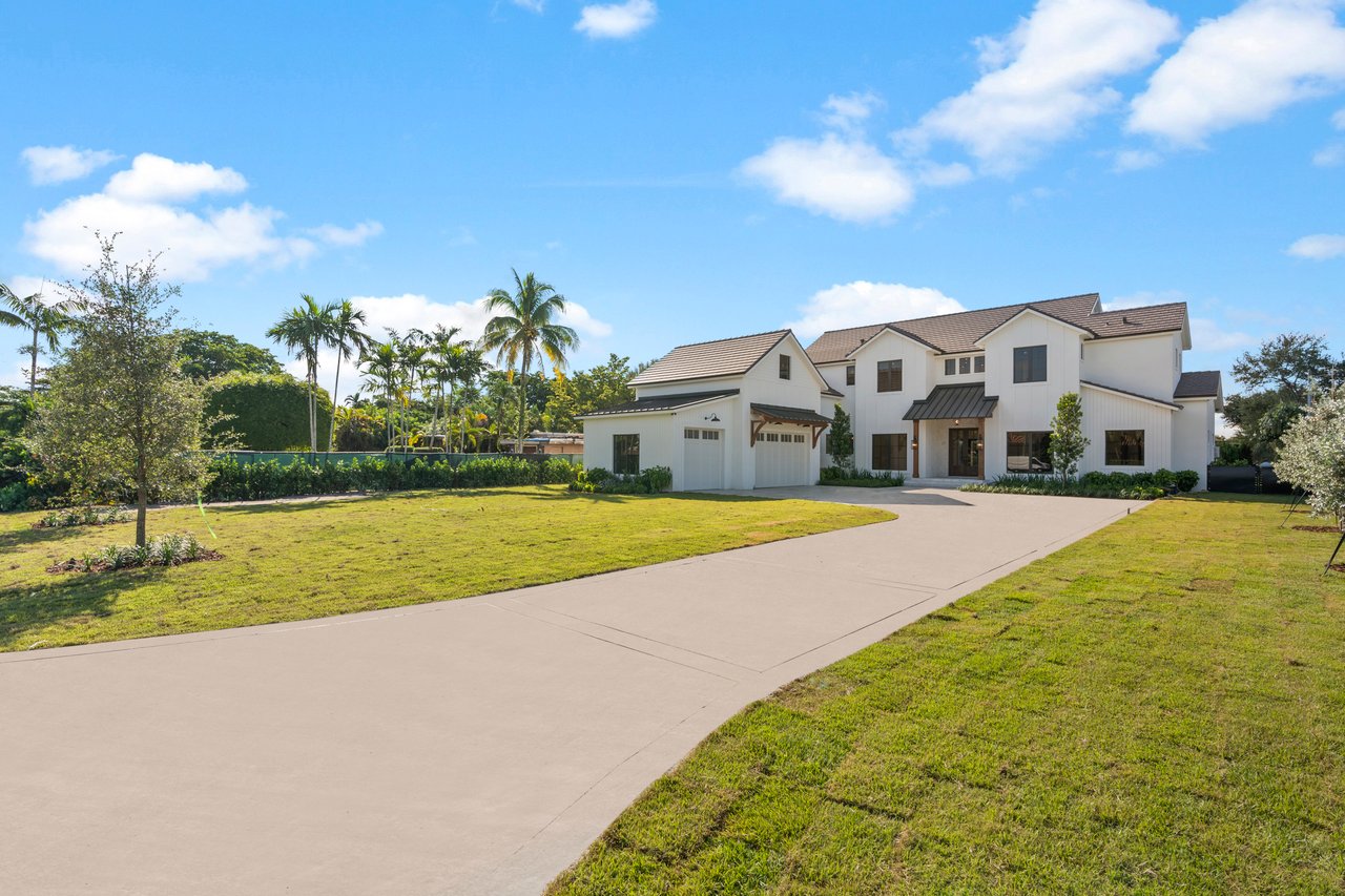 Beautiful Modern Farmhouse in Glenvar Heights