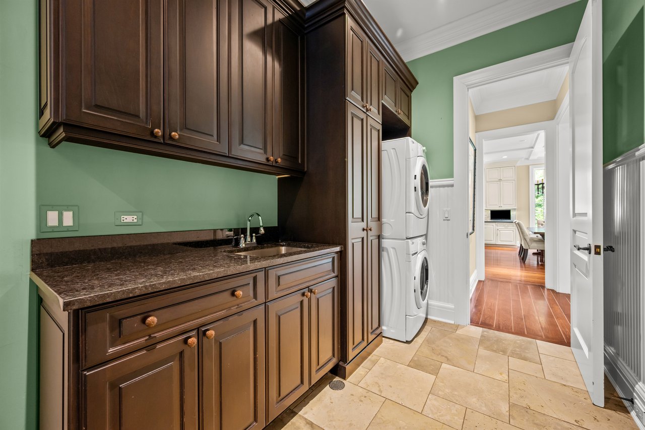 569 Briar Ln