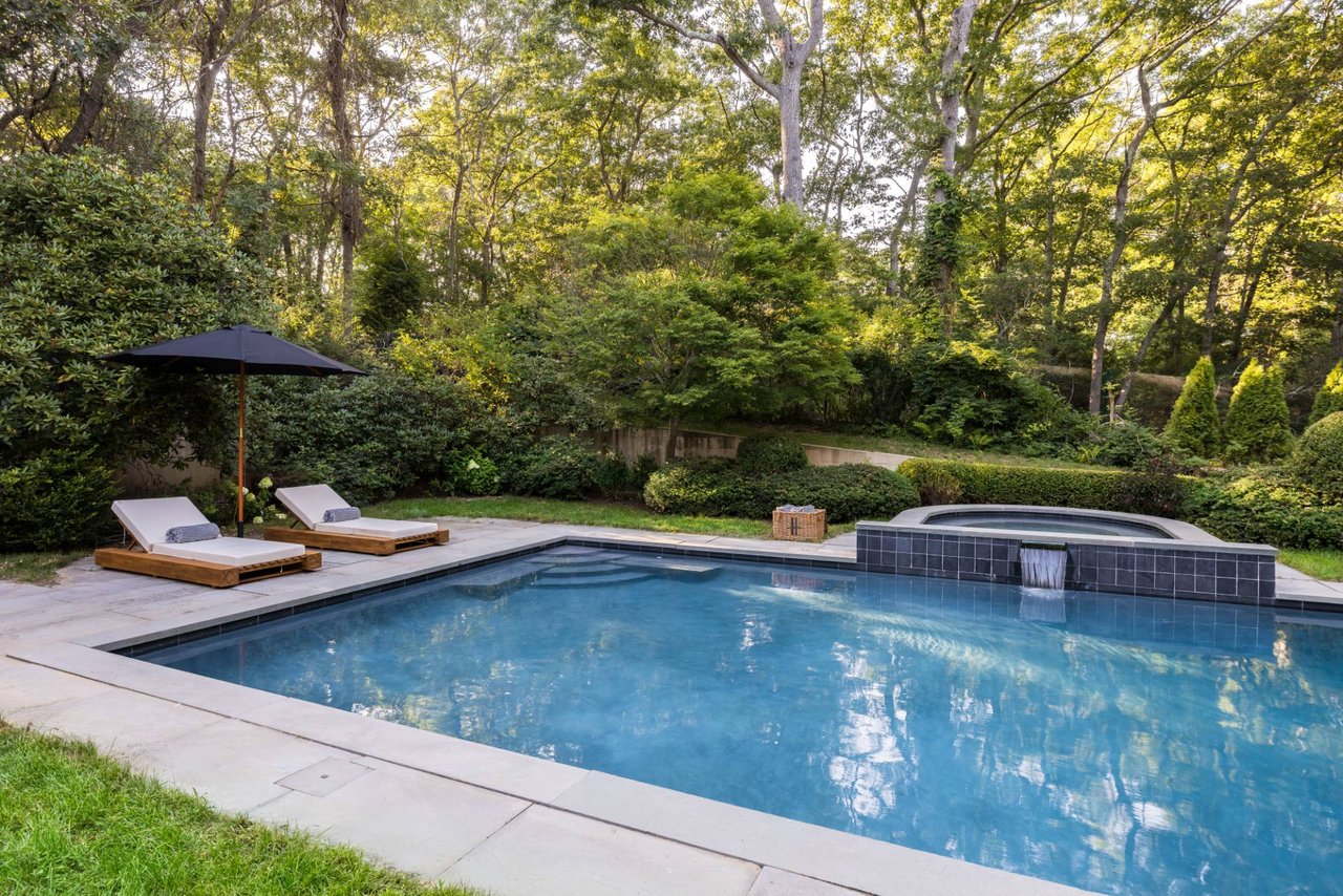 7 Wooded Oak Lane, East Hampton