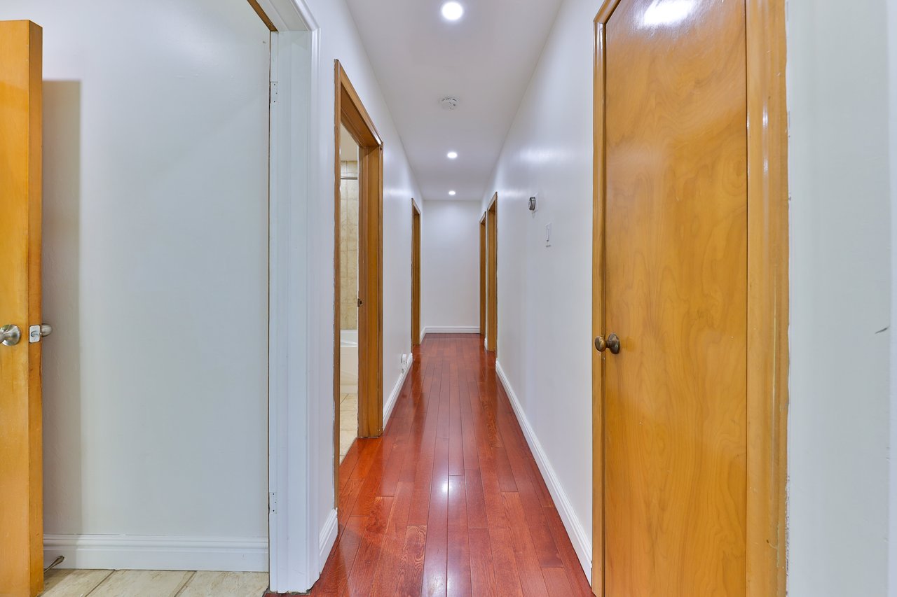 425 Plains Road W, Burlington