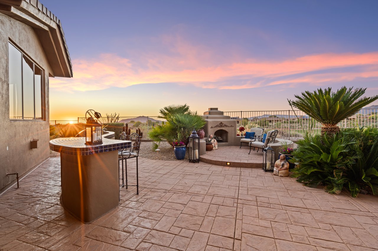 9812 E ROADRUNNER Drive