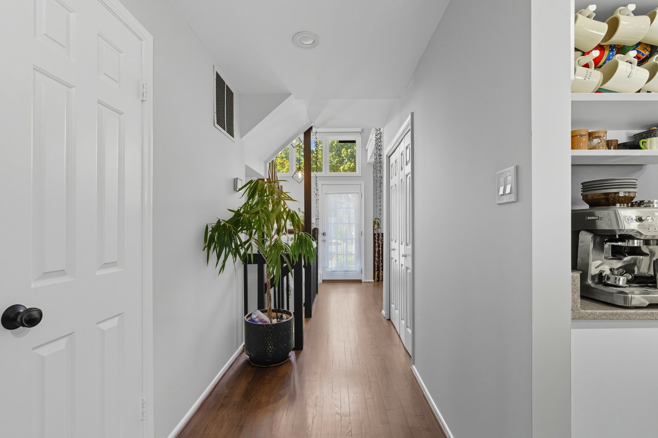 Turnkey 2 Bed Townhome plus Den & Designer Finishes 