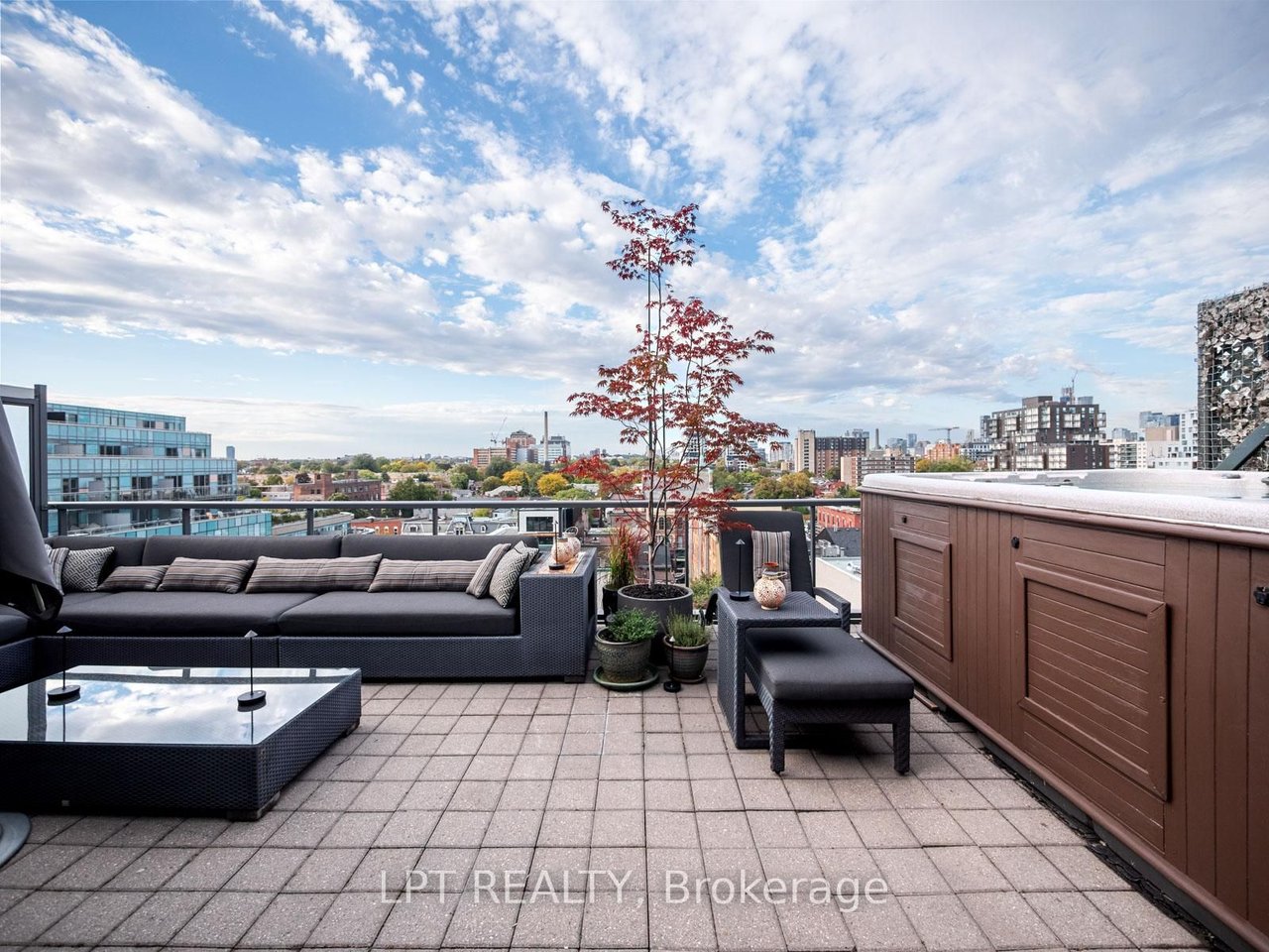 PENTHOUSE LUXURY IN KING WEST
