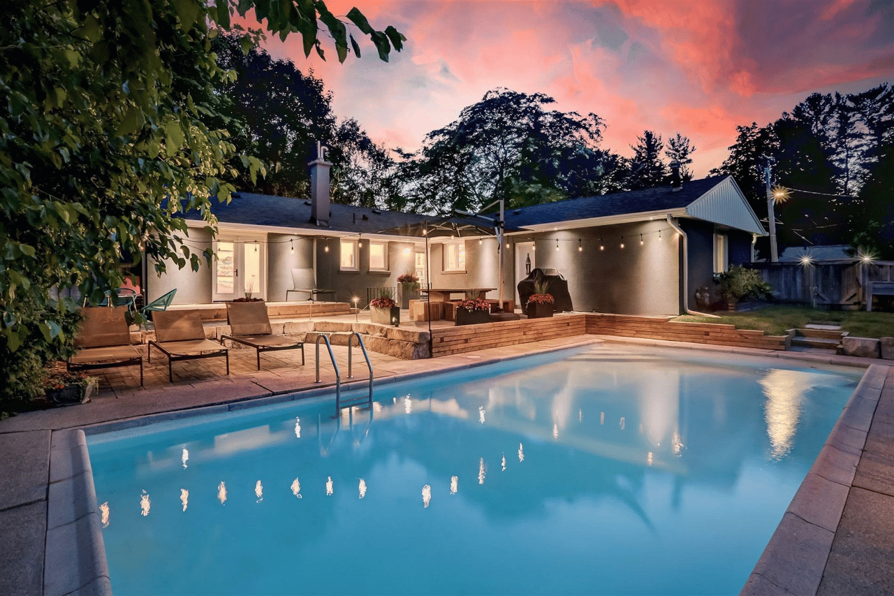 1257 Cloverbrae Cres