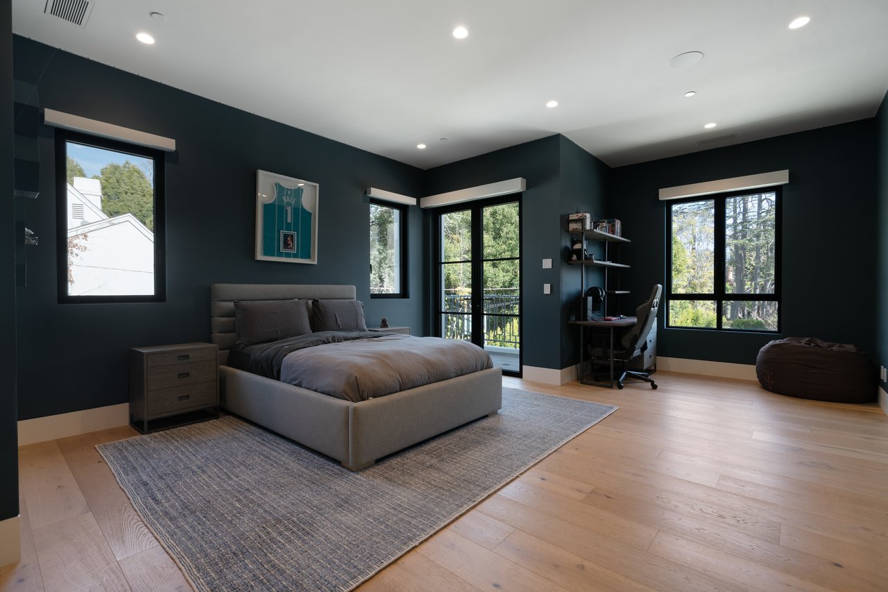 Sprawling Diamond