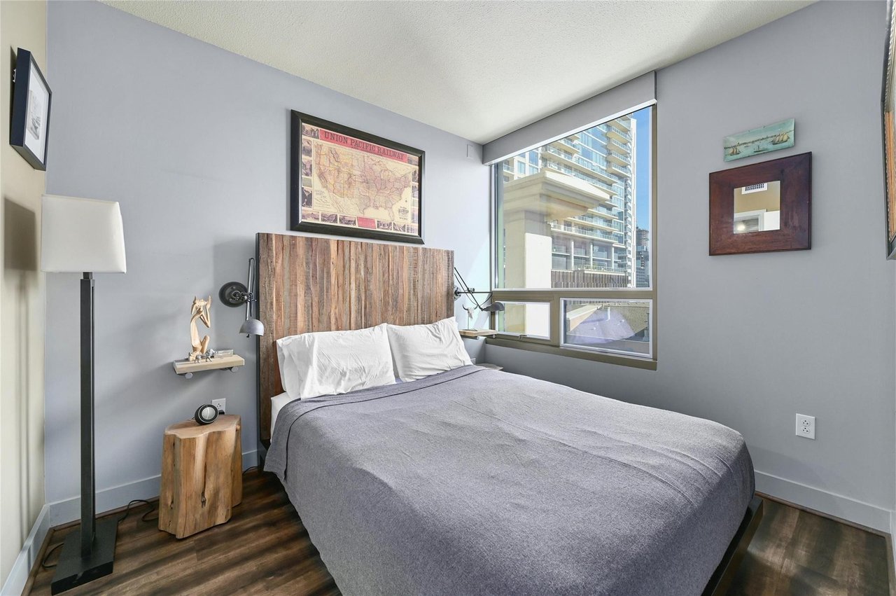 300 Bowie St APT 702