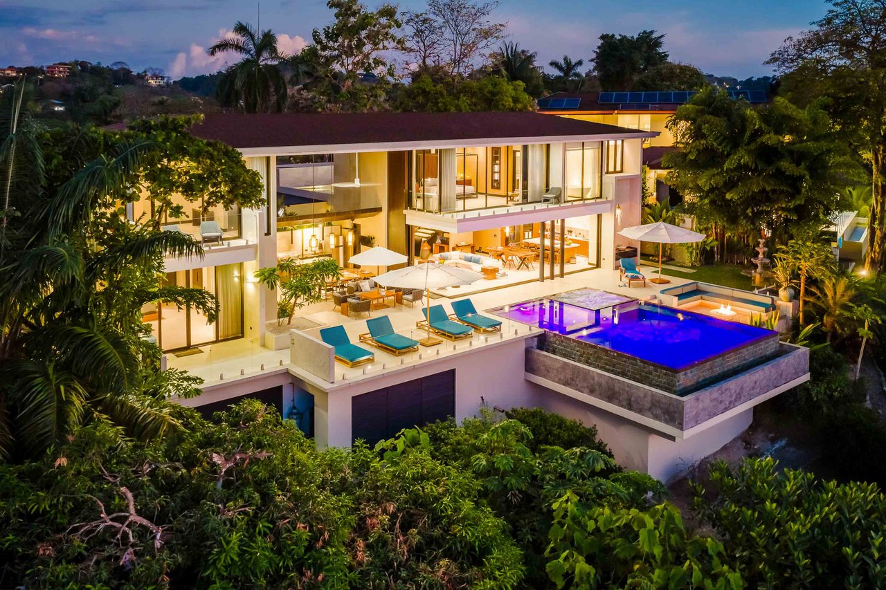 Casa Nola, Luxury Villa in Gated Community La Reserva