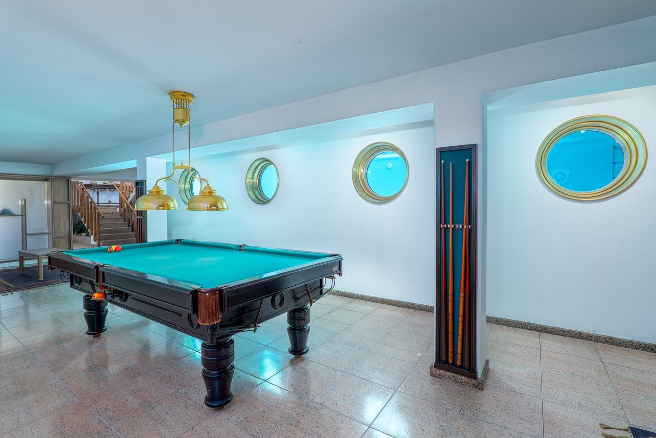 Secluded 5-Bedroom Villa with Pool and Sea Views on Expansive Dune-Side Plot – Apúlia e Fão