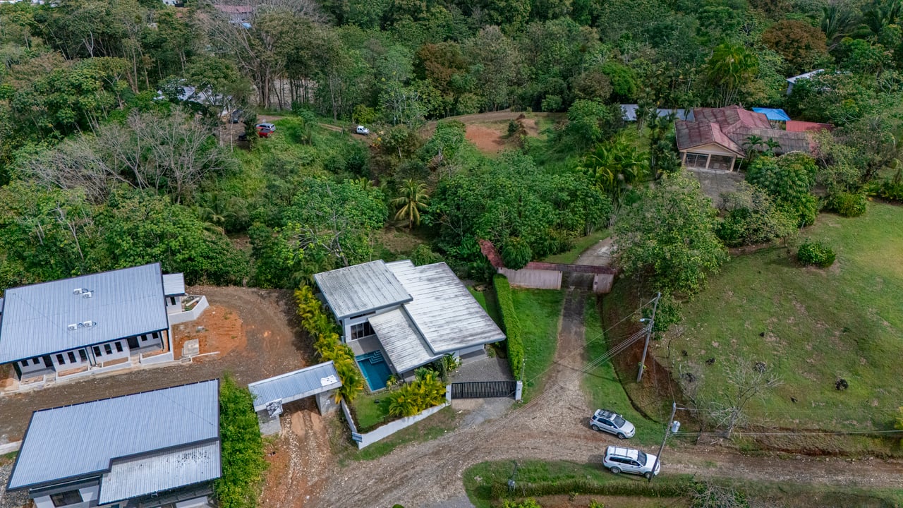 Cozy Turnkey 3-Bedroom Home with Pool in Uvita