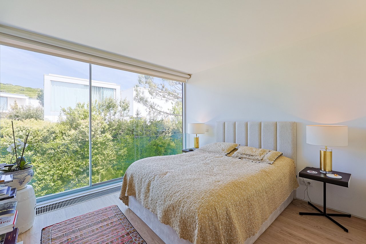 “The Green Villa” – Elegant Luxury Villa with Pool in Carnaxide, Oeiras