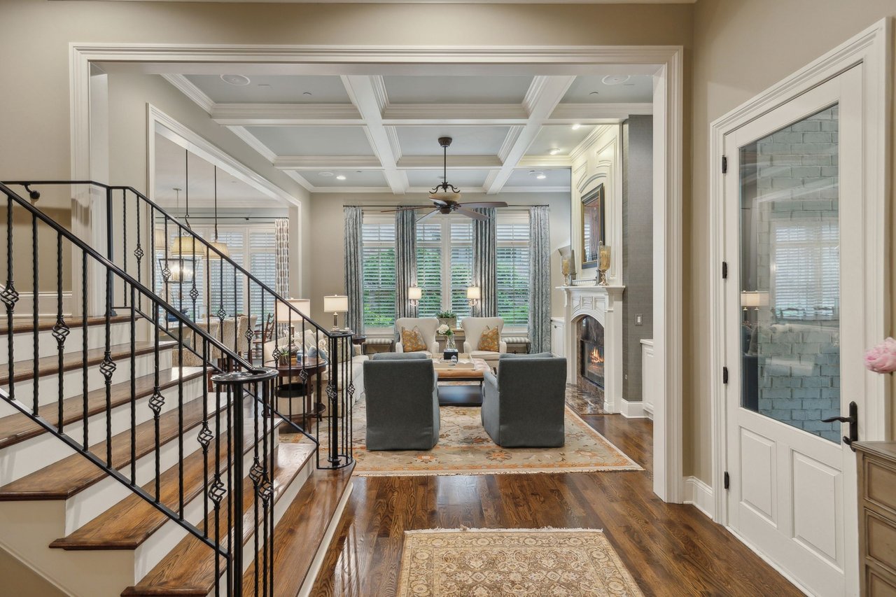 1025 Falling Leaf Cir