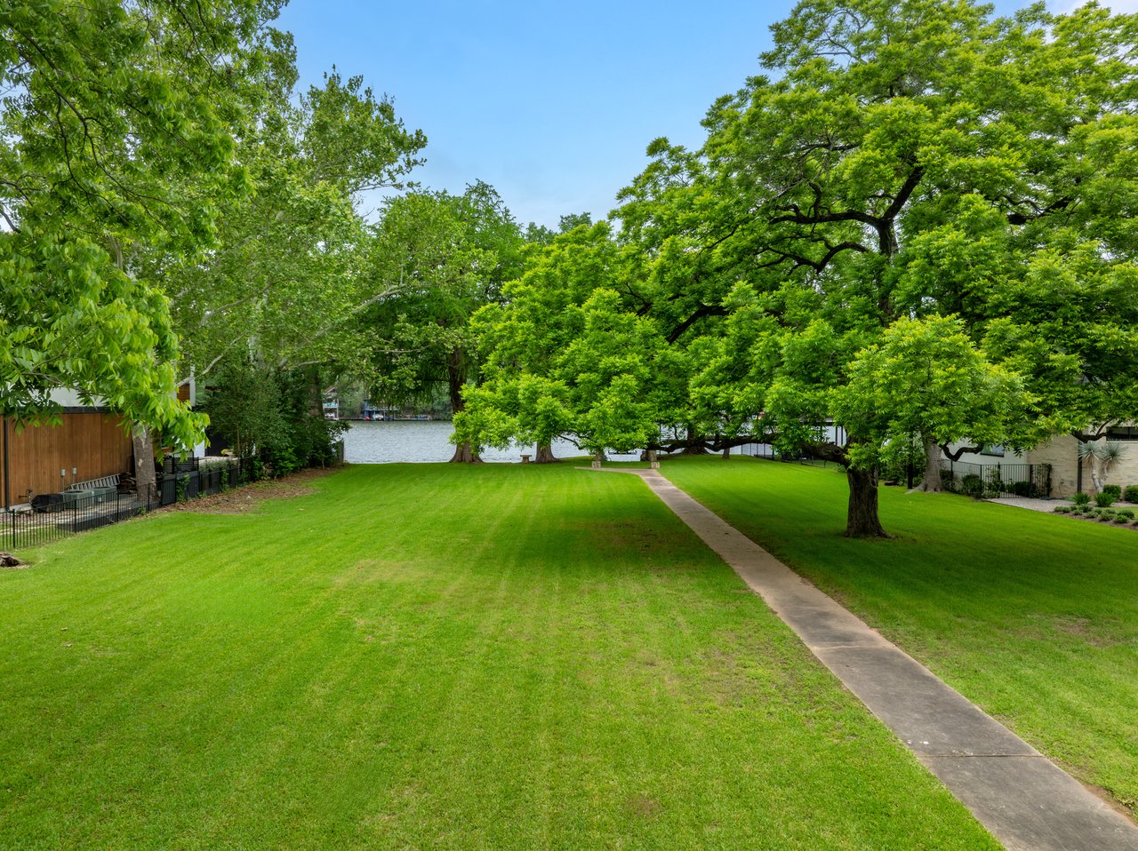 3200 Rivercrest Drive