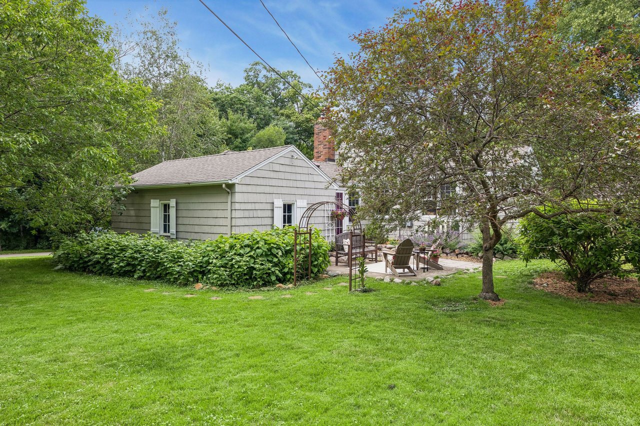 20600 Carson Road, Deephaven