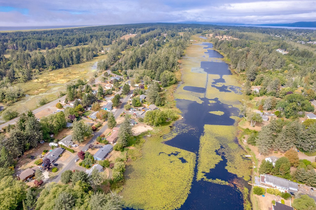 Smith Lake, Warrenton, Oregon.  Photo by Trav Williams, Broken Banjo Photography