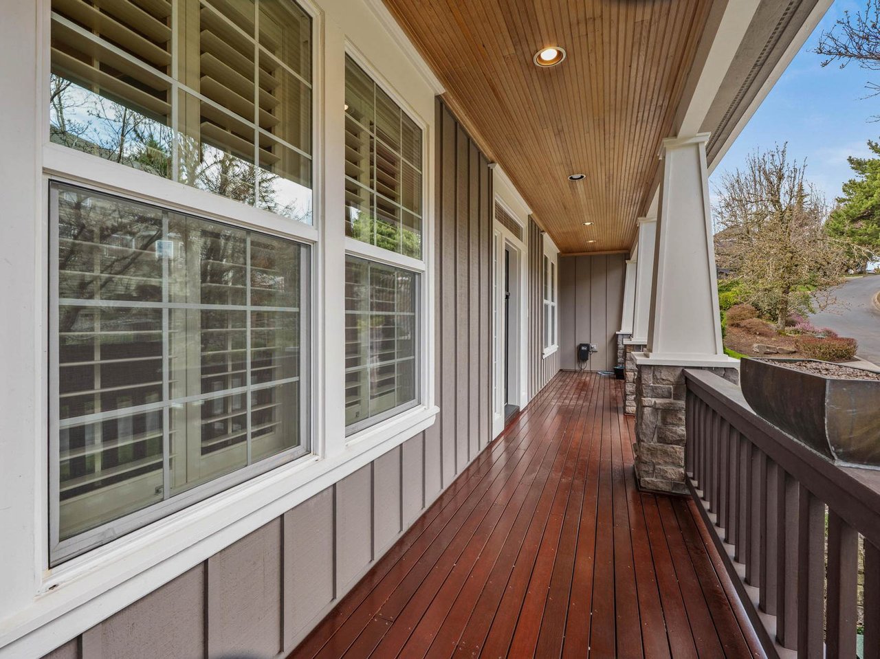 1815 NW ROSEFINCH LN