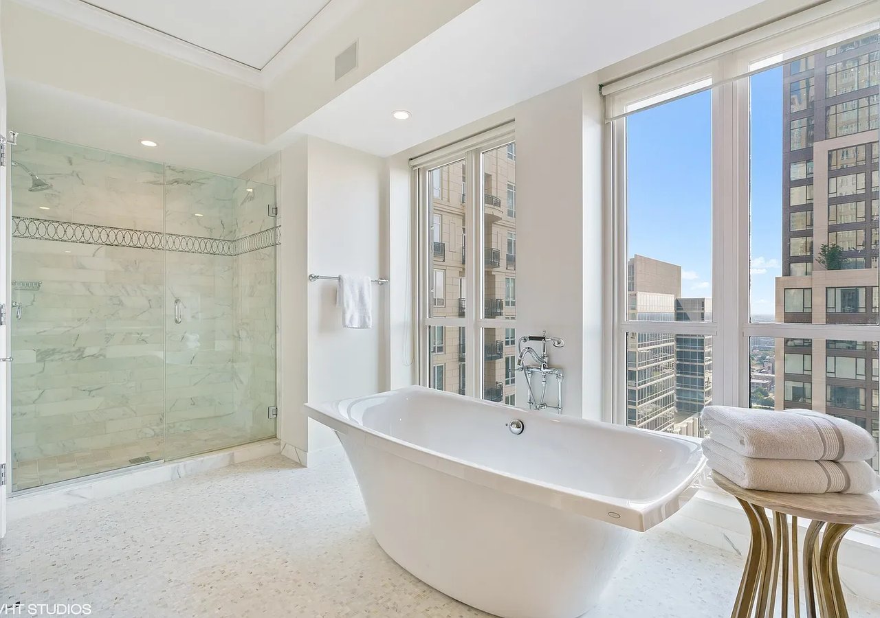 11 E Walton St APT 3201