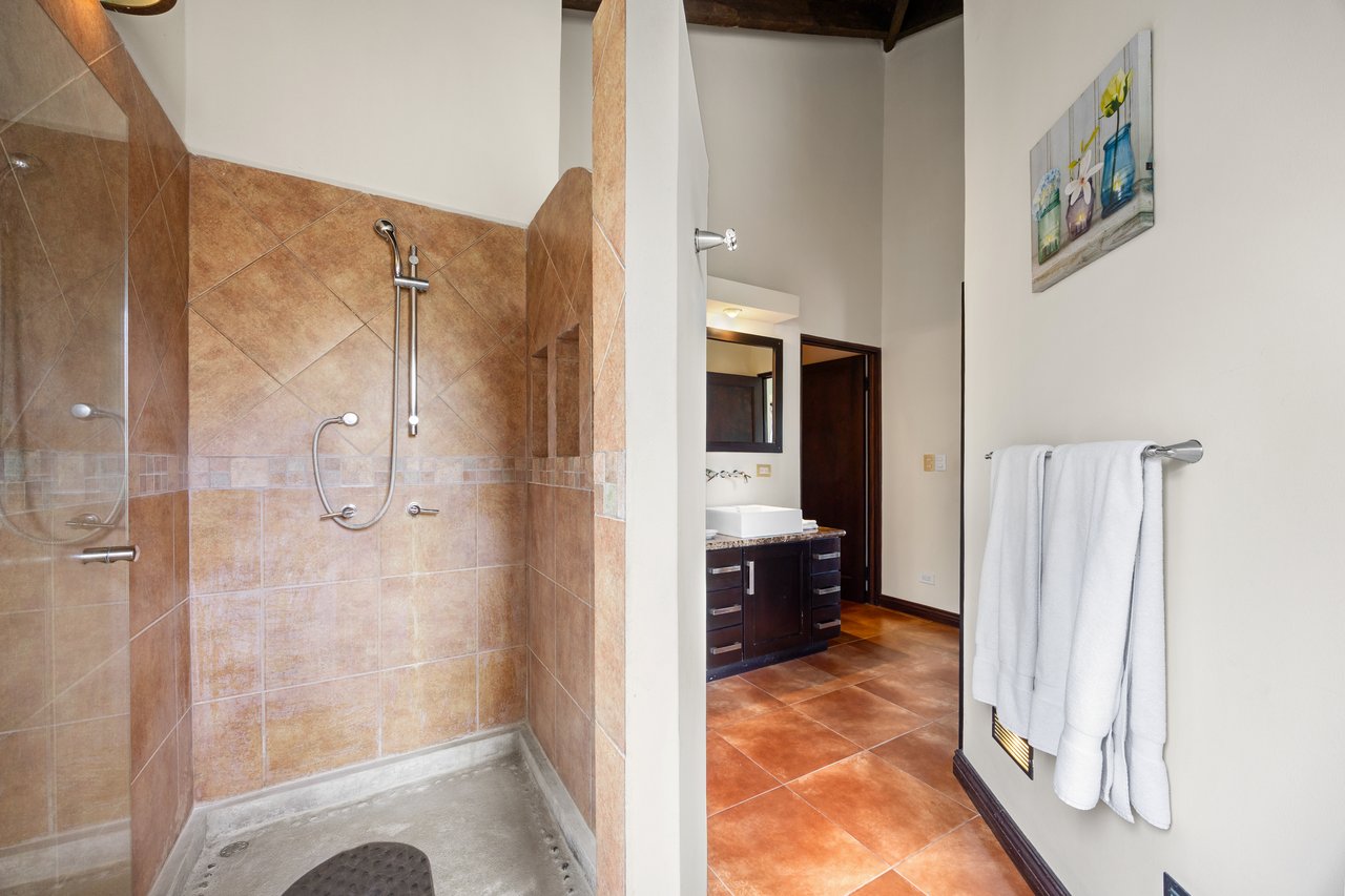 Casa de Vida, Altos de Flamingo | Mediterranean-Style Villa with Pool & Guest House Near Playa Flamingo