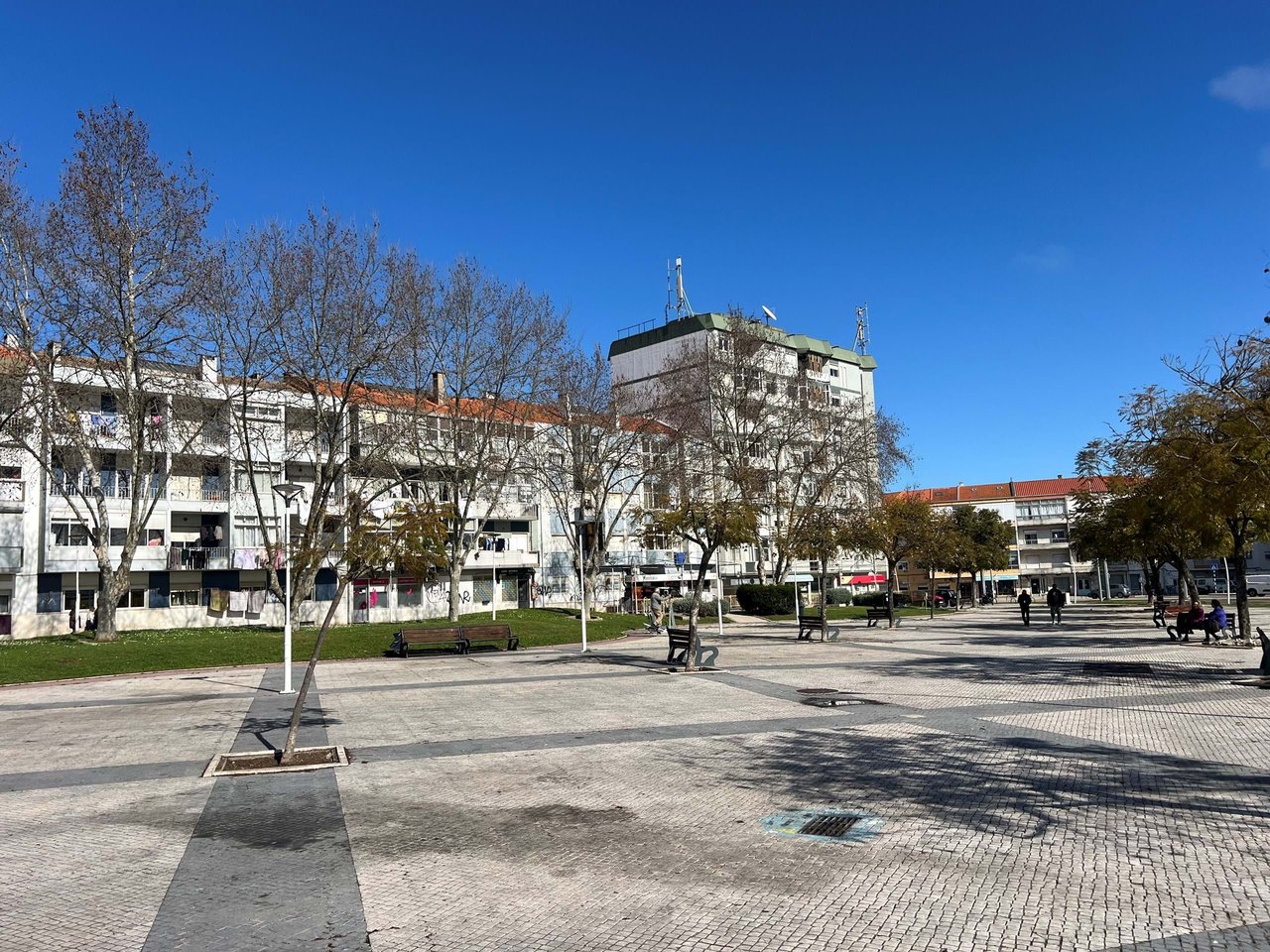 Prime Commercial Space Near Lisbon – Tenant in Place – 5% Annual Return
