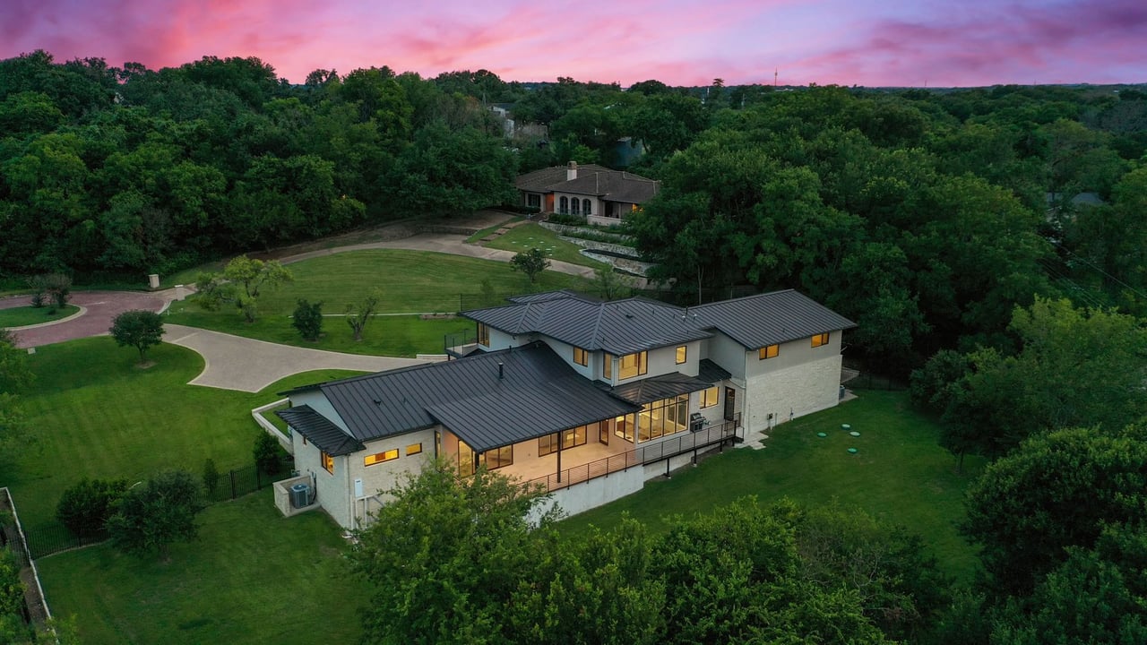 Las Lomas Contemporary