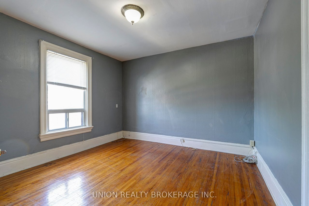 86 Gladstone Ave