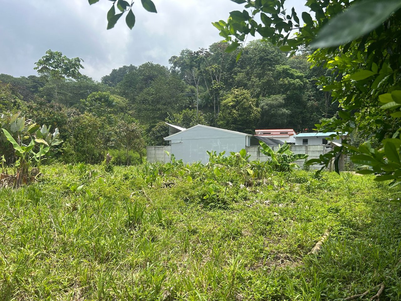 Affordable beach lot in Uvita