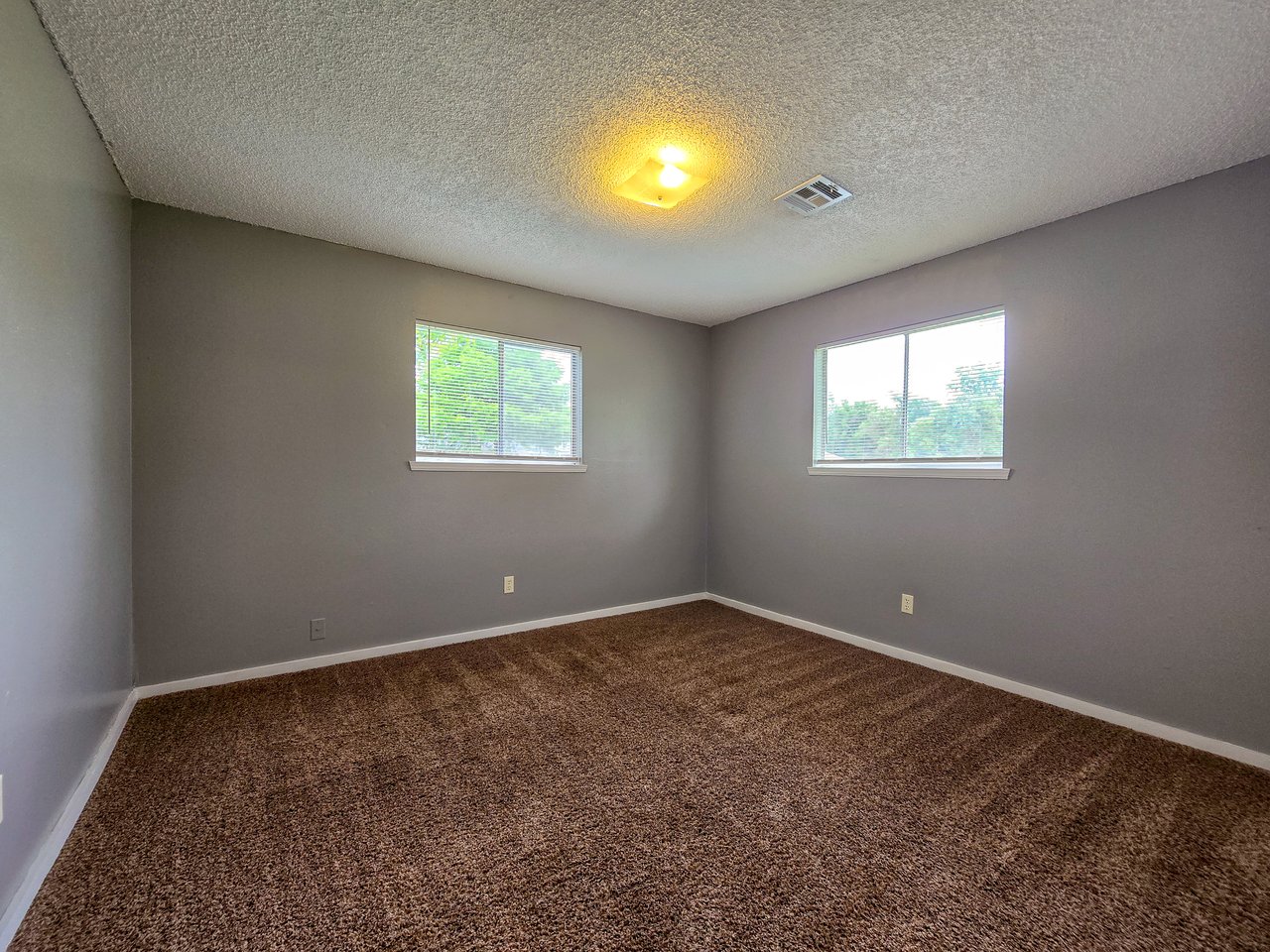 1103 E Parker
