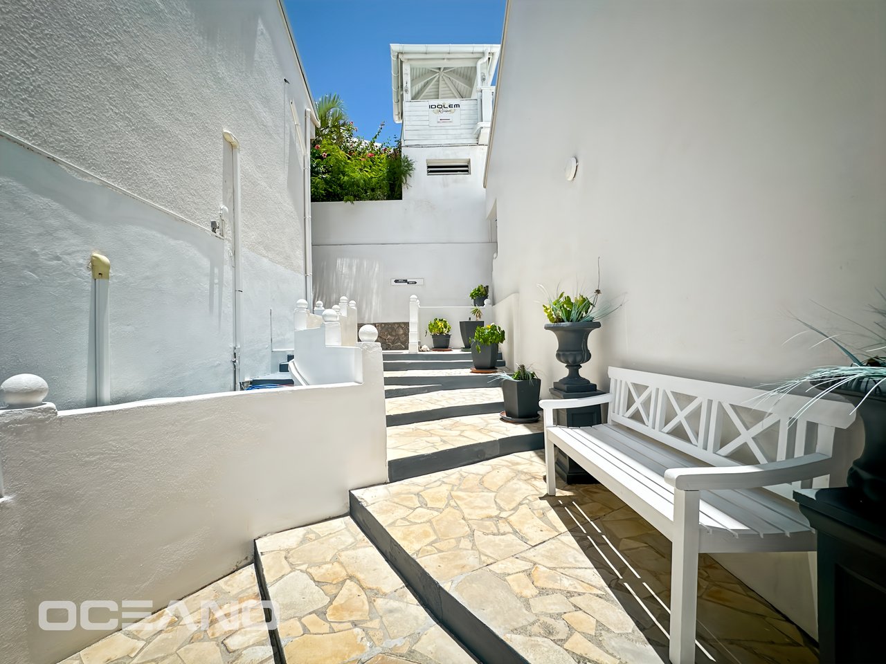 EXCLUSIVE : Set of 2 Apartments (T3 & T2) with Terraces - Charm and Investment Potential