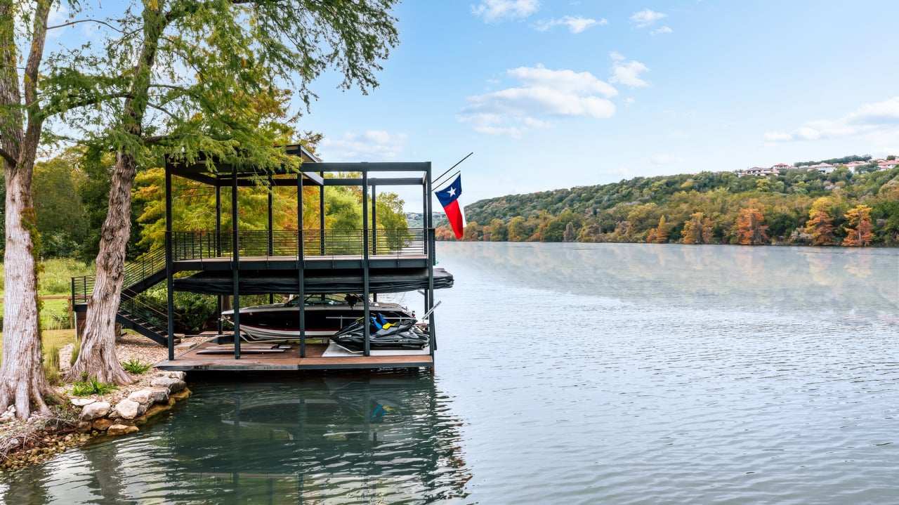 702 N Commons Ford Road