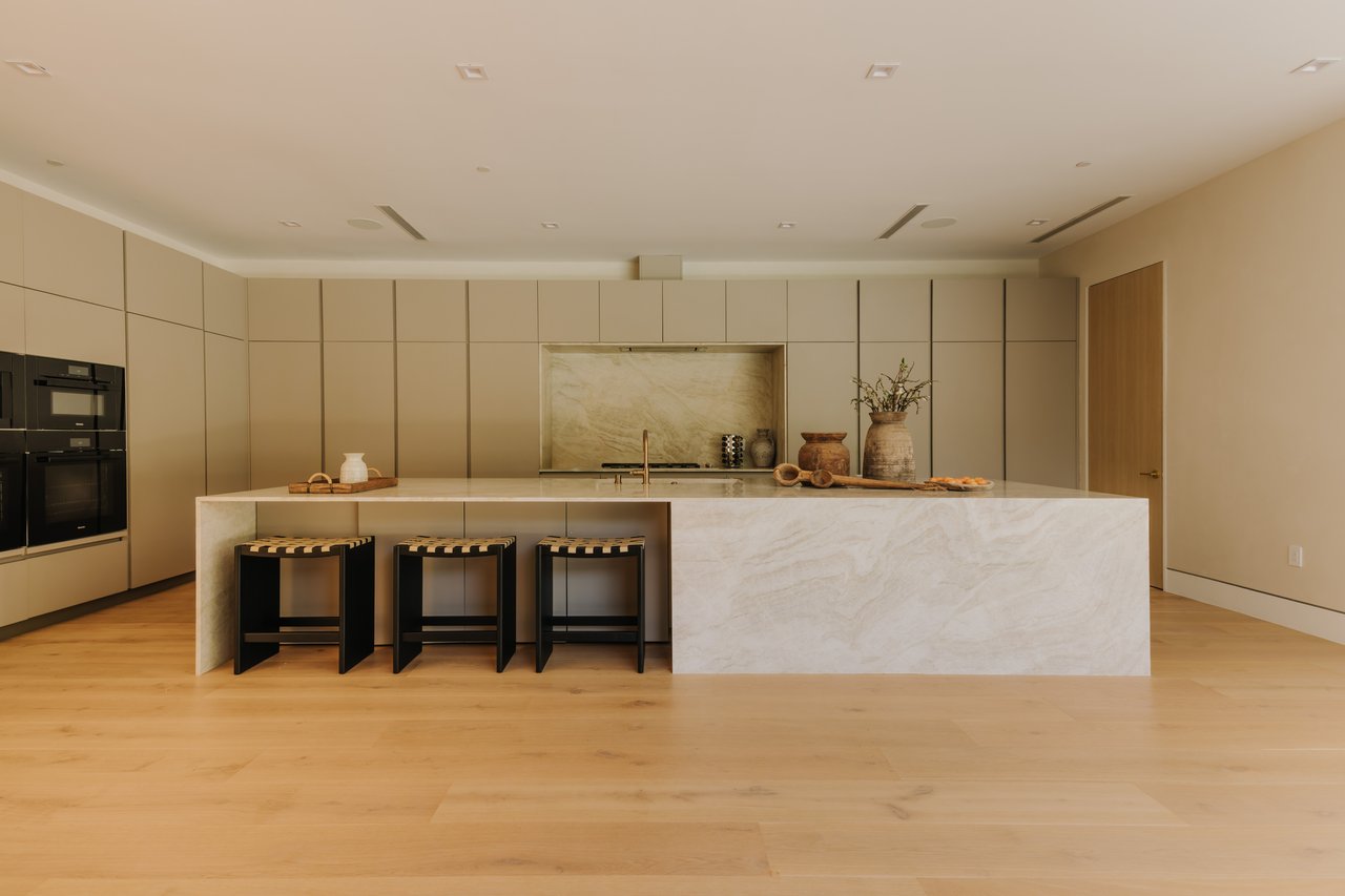 260 S Canyon View Dr