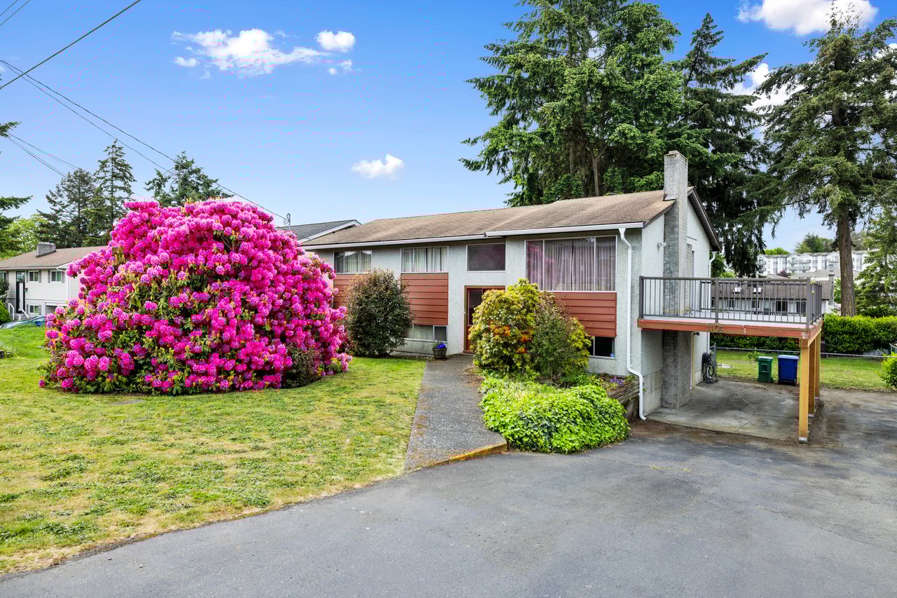 1106 Thunderbird Drive 