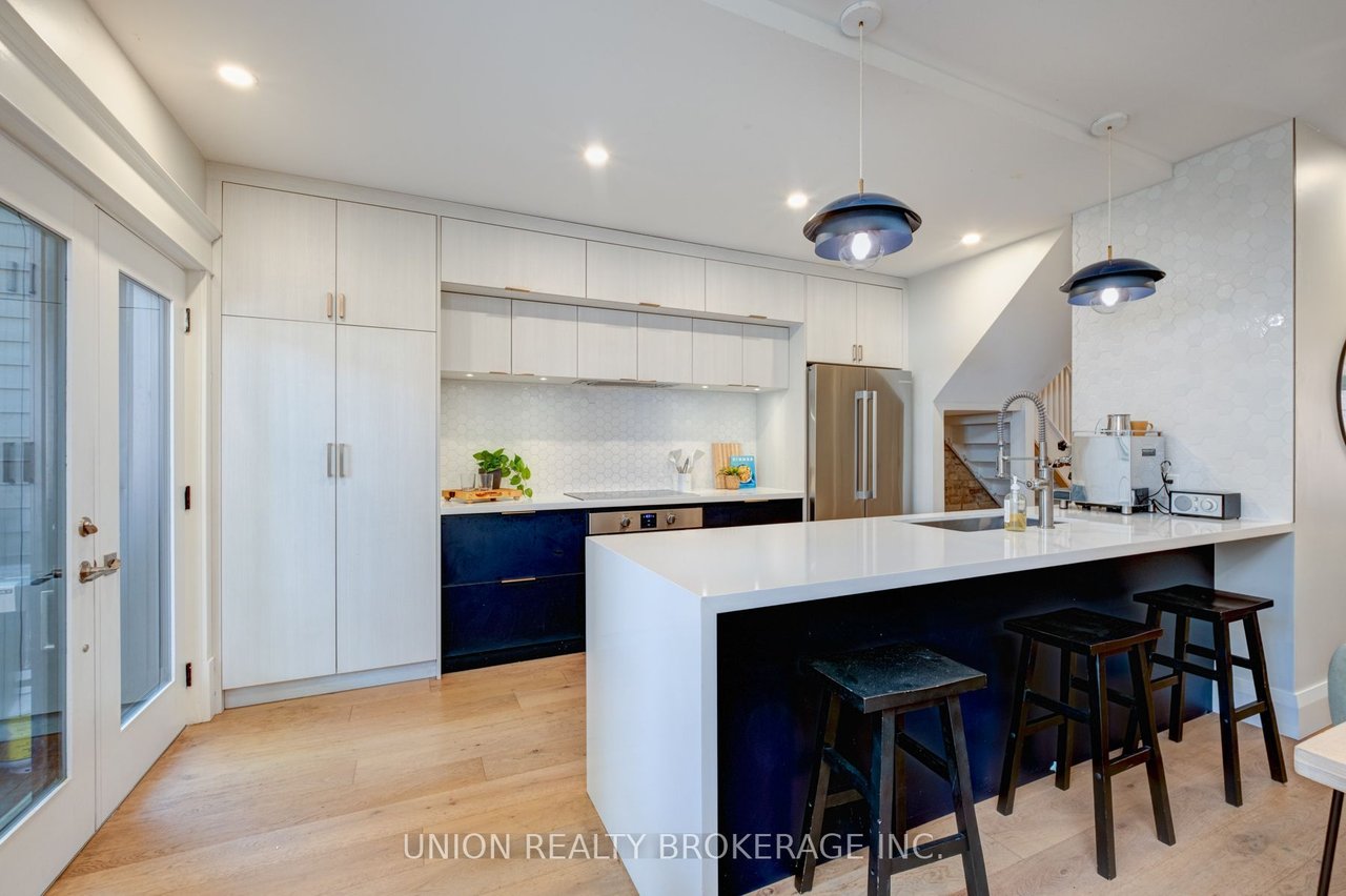 77 Kingsmount Park Rd