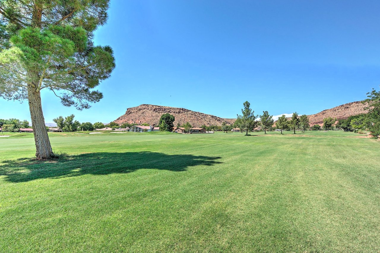 COUNTRY CLUB GOLF COURSE RETREAT