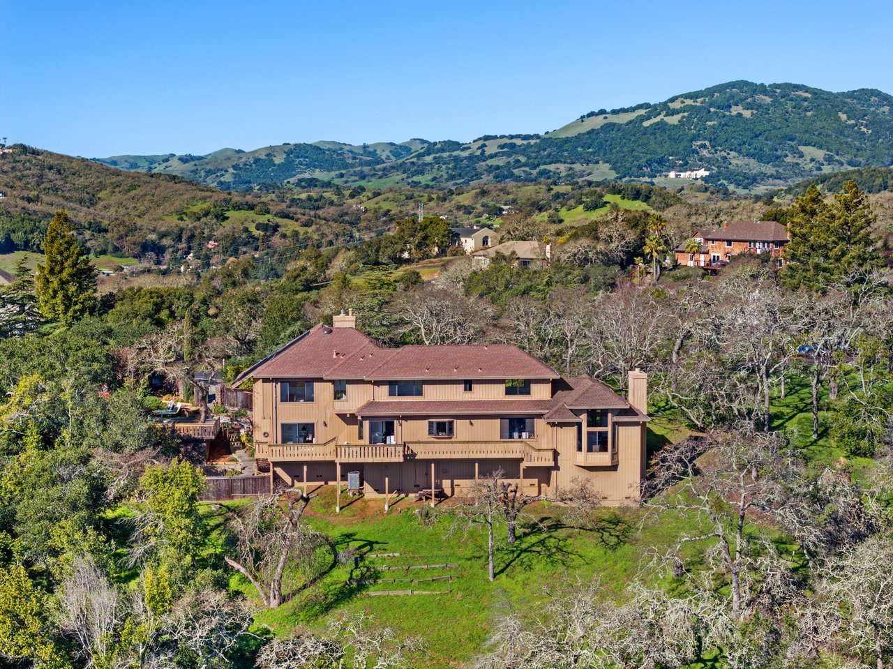 Private and Idyllic Setting with a Pool