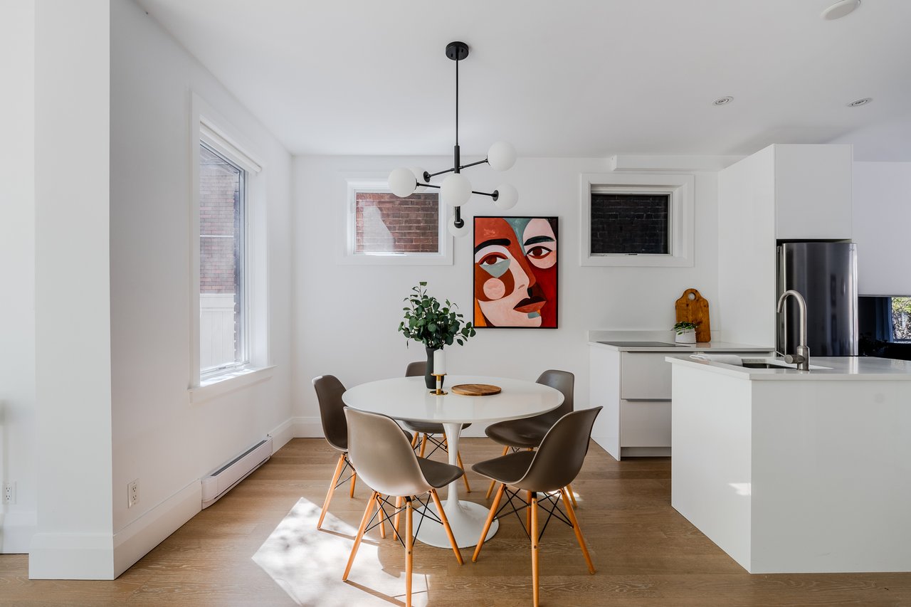 389 Woodbine Ave