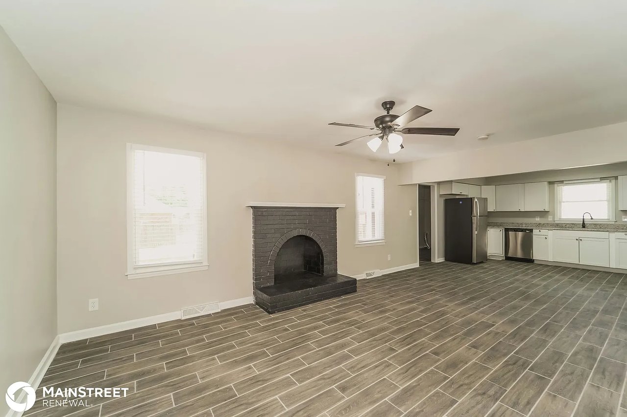 6022 Farm Pond Ln