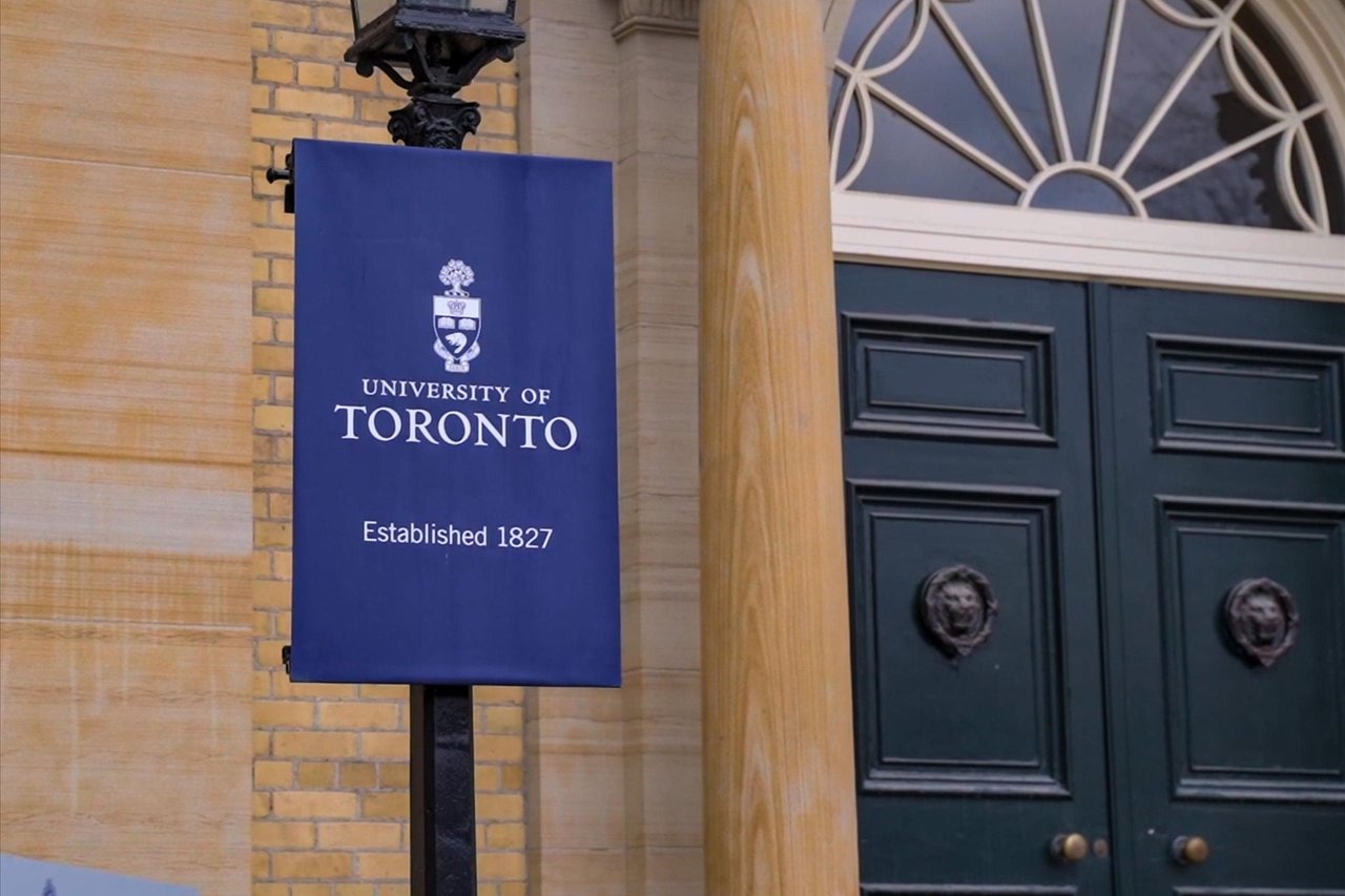290 Bathurst St