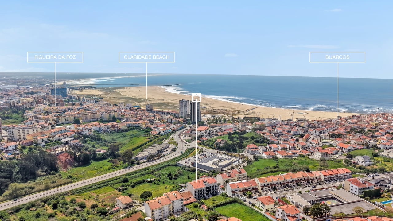 Bright Coastal Apartment with Large Terrace Just Steps from the Beach in Figueira da Foz