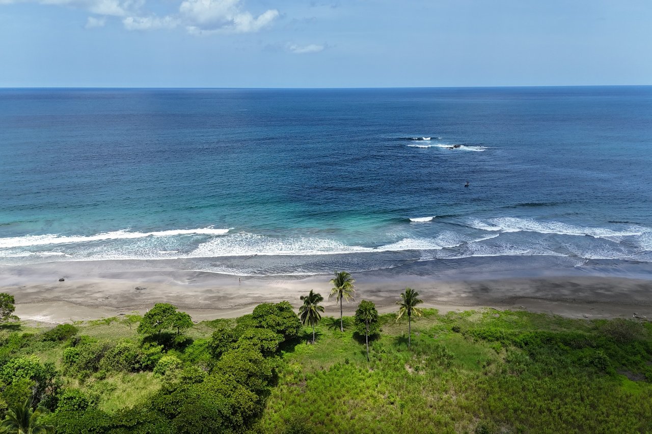 One of a kind Beach Front Parcel in Junquillal Junquillal,