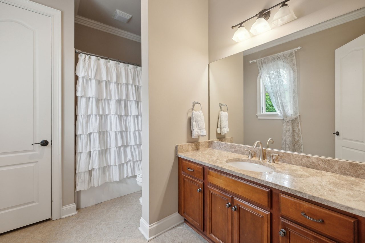 1025 Falling Leaf Cir