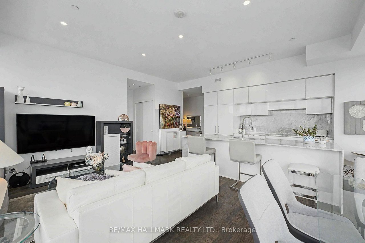 PRESTIGE LIVING AT YONGE & EGLINTON