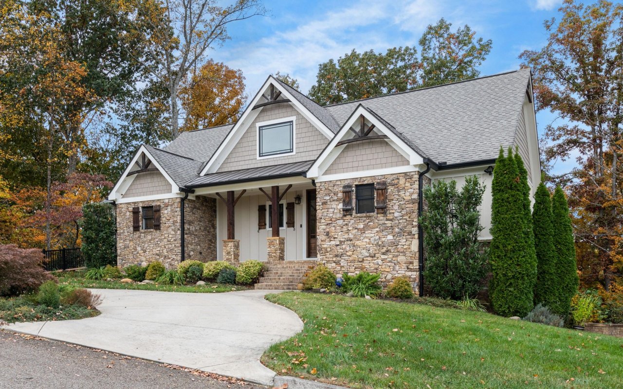 Wallace Luxury Spotlight | 1337 Rudder Oaks Way Knoxville, TN 37919