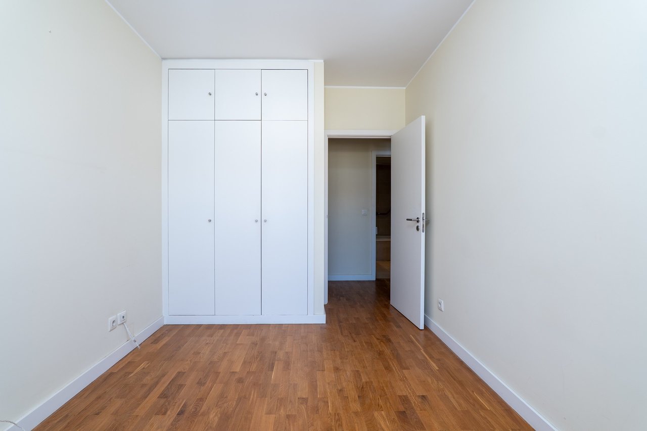 Spacious and Bright 4-Bedroom Apartment for Rent Near Colégio do Rosário