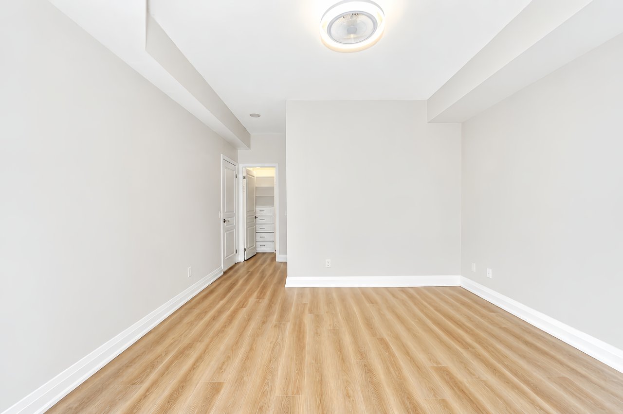 1 Hurontario St 308