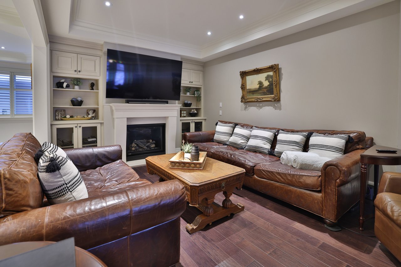 390 Seaton Drive, Oakville