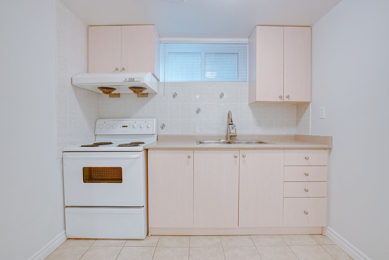 25 Karen Road Unit: Lower