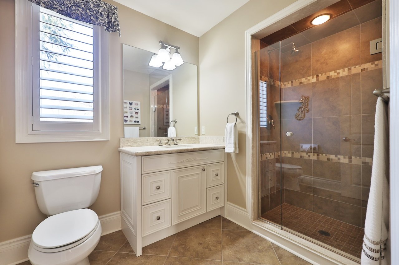 4318 LAKESHORE Road Burlington