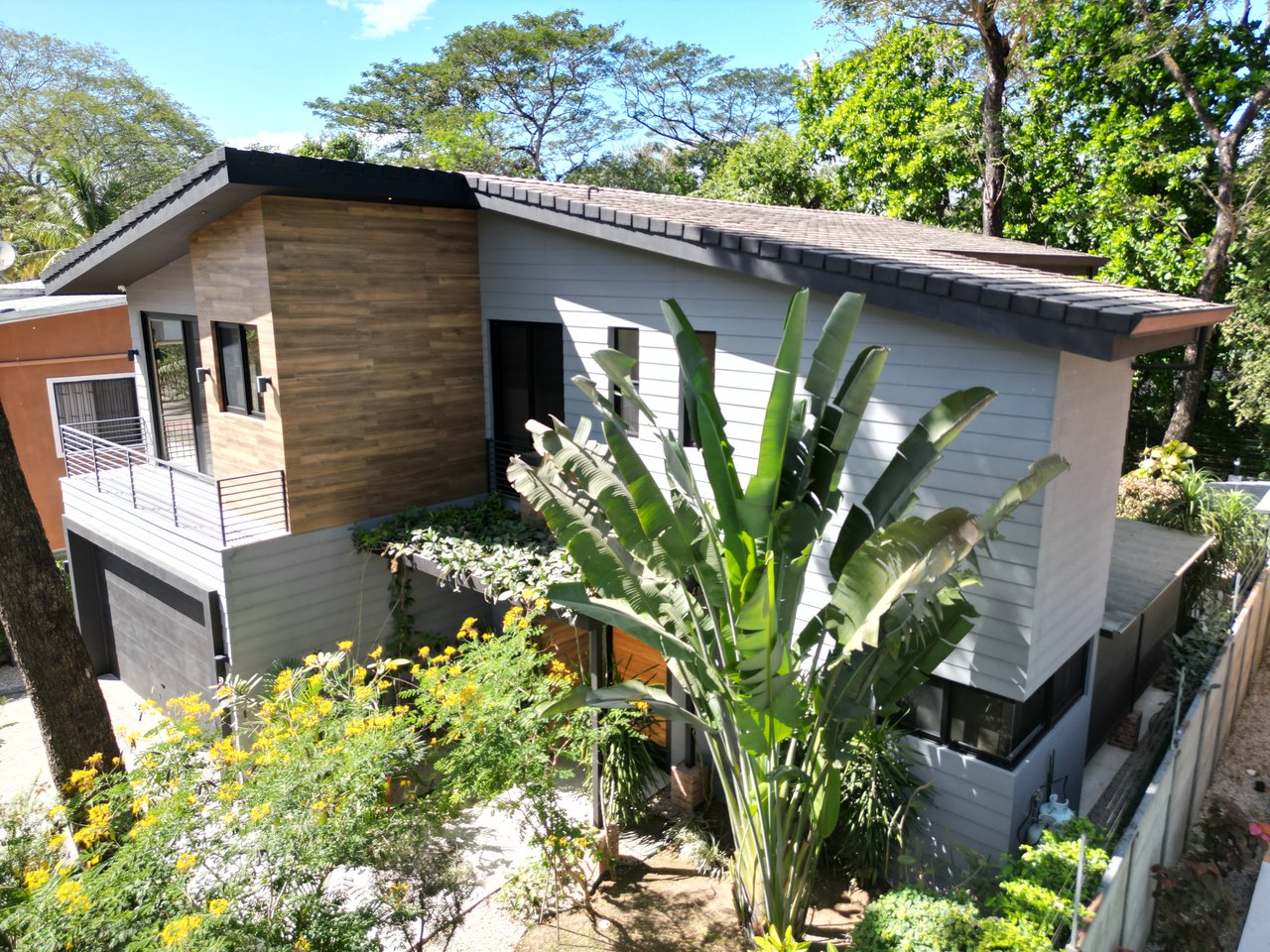 Casa Shangri-La: Modern Loft-Style Luxury in Playa Potrero!