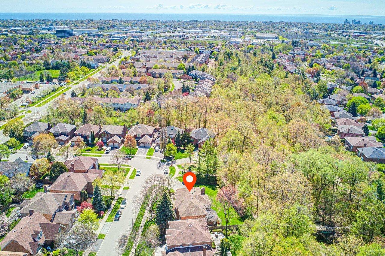 1296 Mapleridge Cres