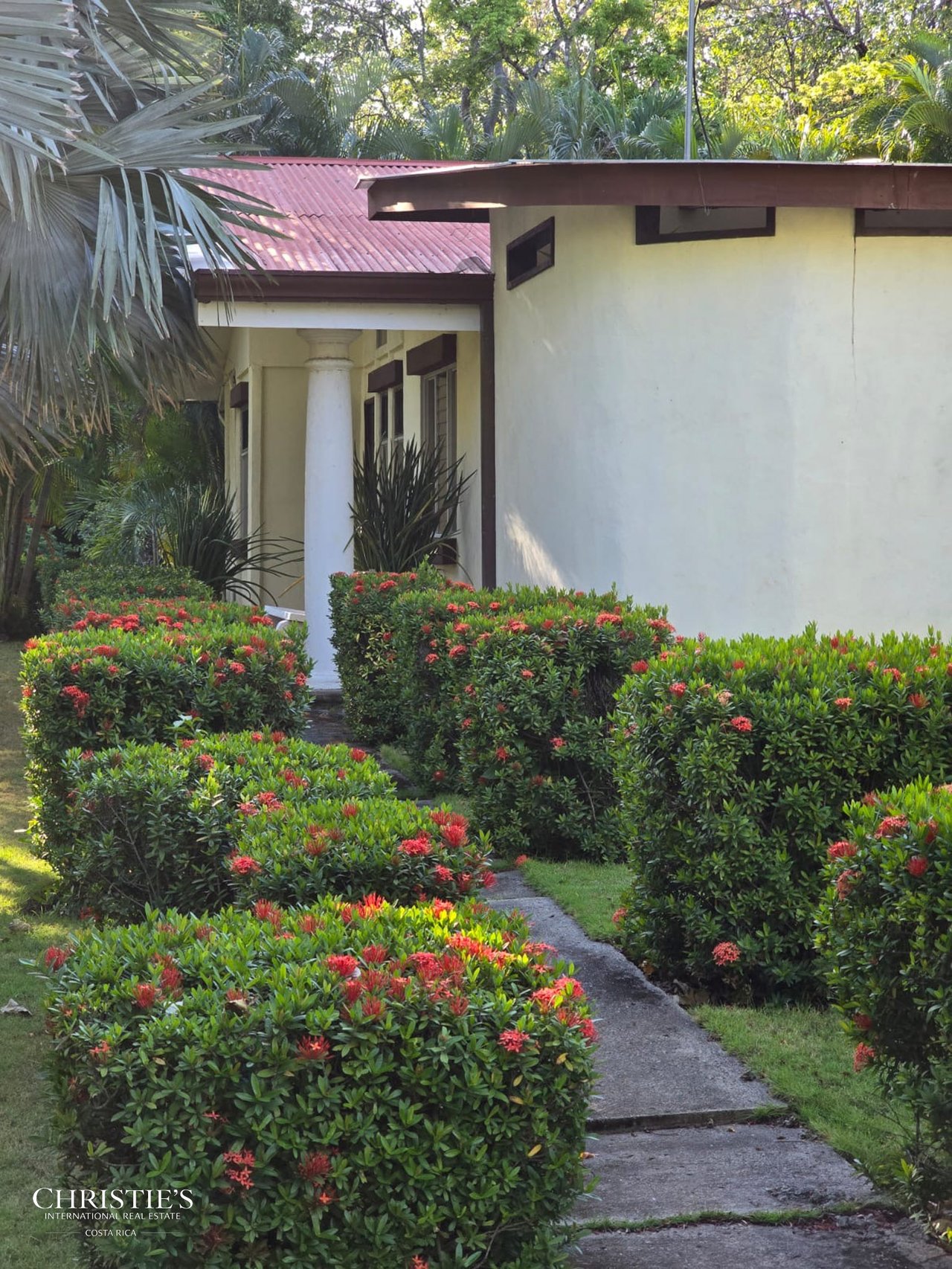 Private Estate Close to the Coast - Rancho Las Melinas