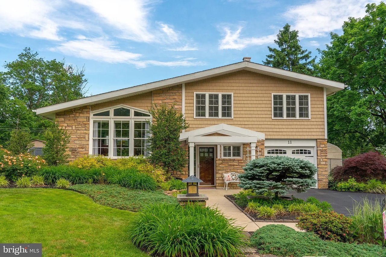 11 Camelot Dr